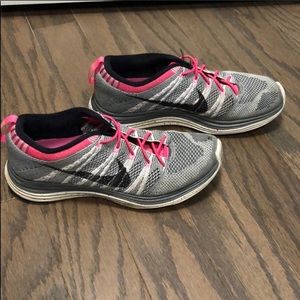 Nike Flyknit size 7 black and pink